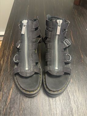 Dr. Martens Olson Tumbled
Nubuck Leather
Gladiator Zip Sandal